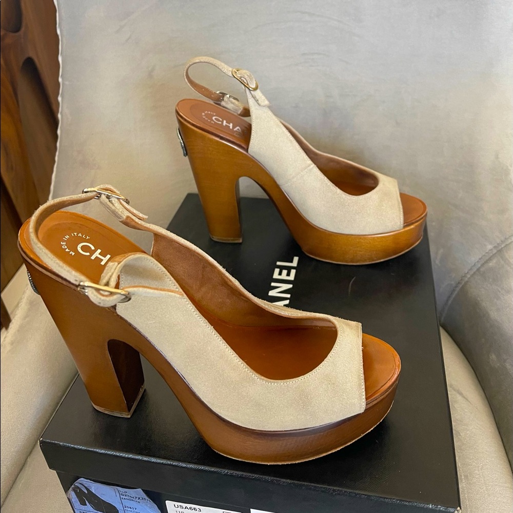 Chanel Wood Platform Heel Sandals in Light Beige Suede in a size 40. Runs small